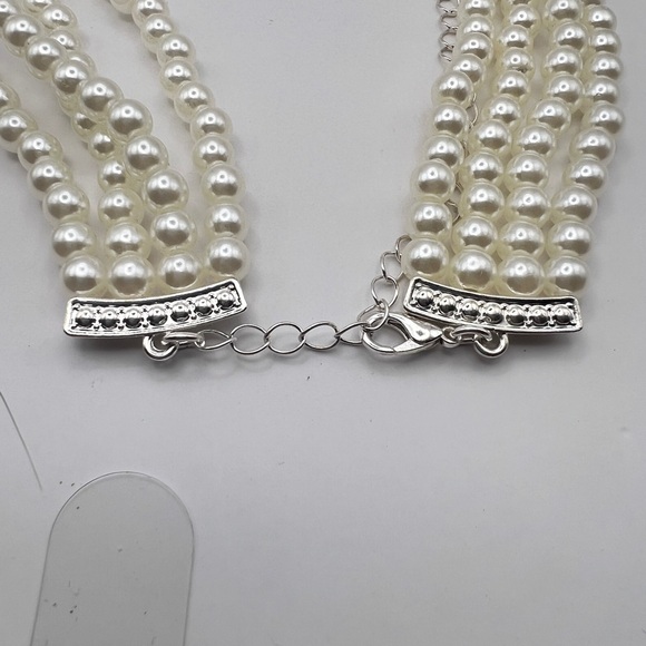 Faux Pearl and Rhinestone Pendant Necklace and matching pierced Earrings - Picture 6 of 13